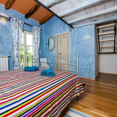 Vila Gorgeous In With Swimming Pool Krmed