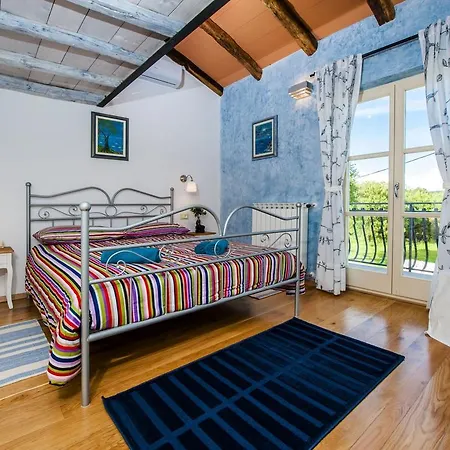 Vila Gorgeous In With Swimming Pool
