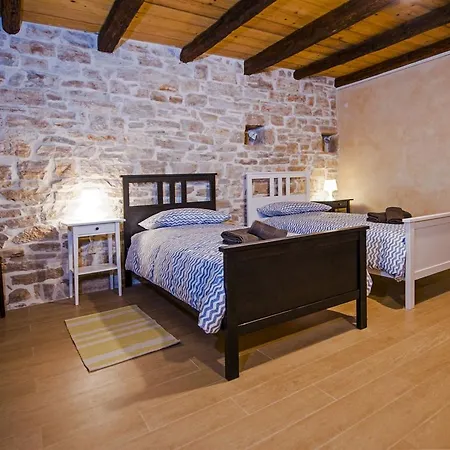 Vila Gorgeous In With Swimming Pool