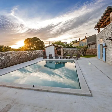Gorgeous In With Swimming Pool Vila Krmed