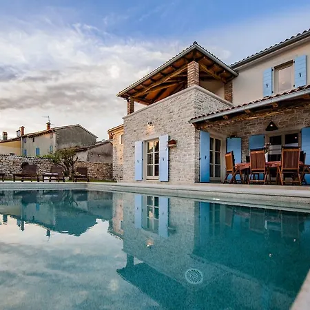 Gorgeous In With Swimming Pool Vila